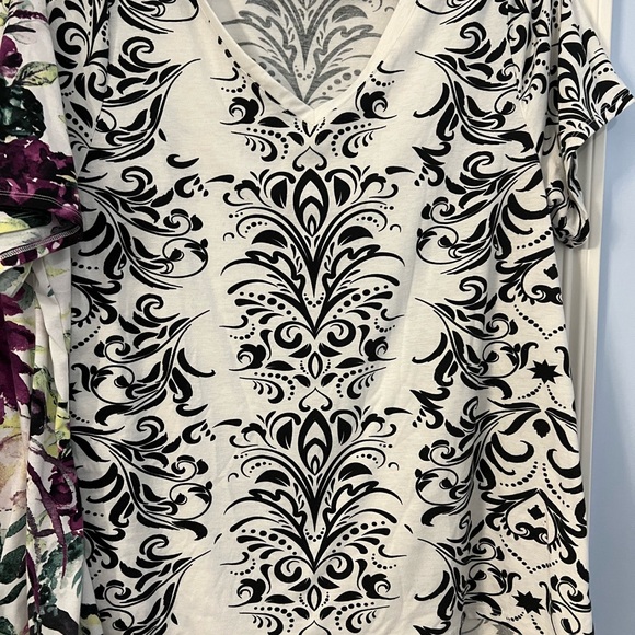 Pair of LuLaRoe v neck t shirts with longer hems. Floral and scroll - Picture 3 of 6